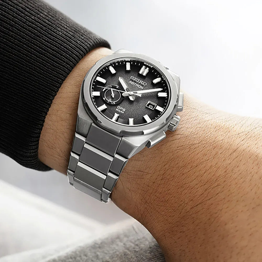 Zegarek Seiko Astron SSJ025J1 Astron „Moon” 